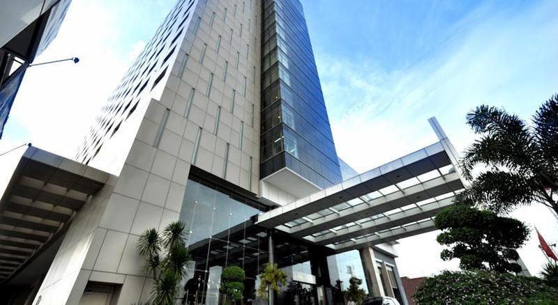 Gumaya Tower Hotel Semarang Exterior photo